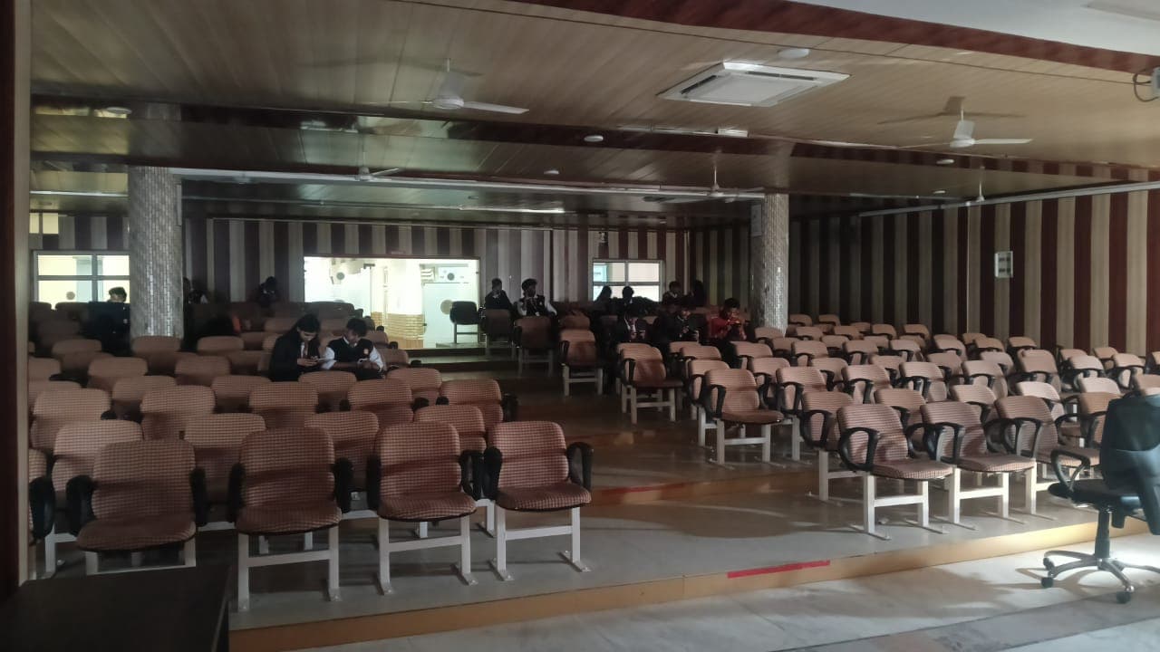 DBUU, DBIT Academic photo 2